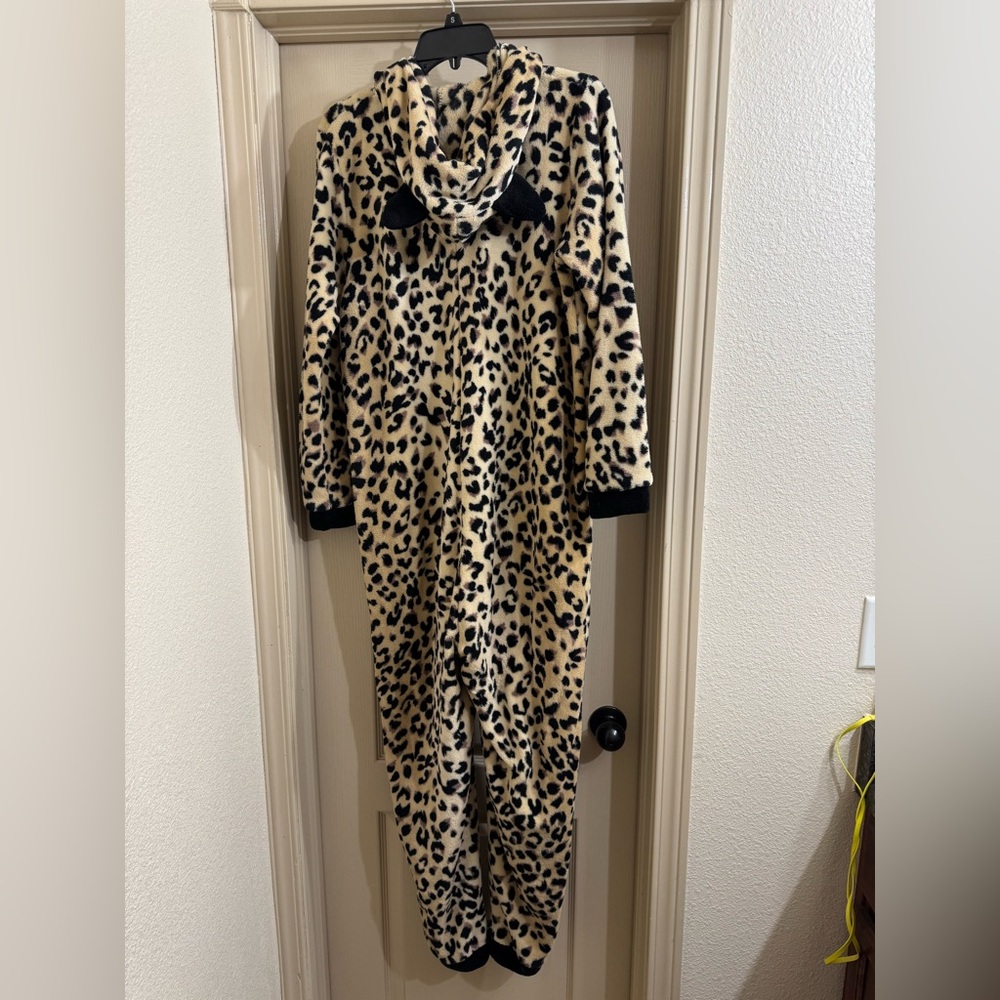 Leopard Print Hooded Onesie - Picture 2 of 6